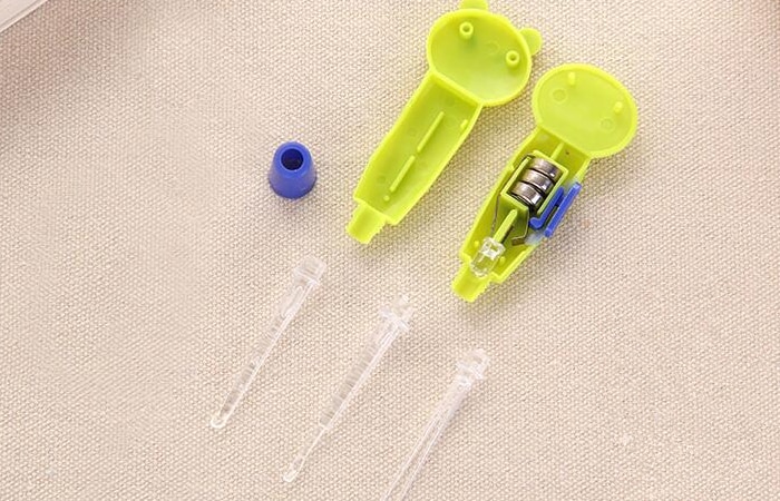 Baby Care Ear Spoon Light Child Ears Cleaning with Light Wholesale Earwax Spoon Digging Luminous Dig Ear Syringe japanese style